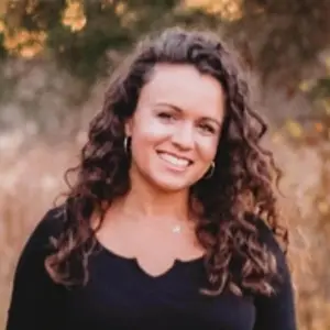 Smiling photo of teacher Hannah Boone